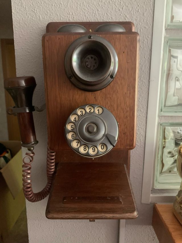 Telefono de Pared Antiguo