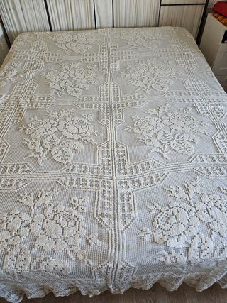 Colcha de algodón blanca con encaje