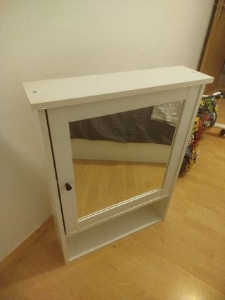 Mueble de baño de madera blanco