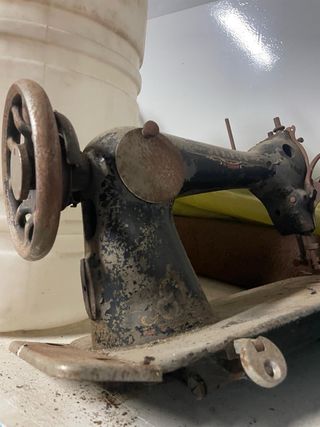 Máquina de coser Alpa antigua