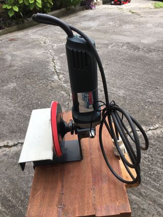 Lijadora Bosch GWS con Soporte