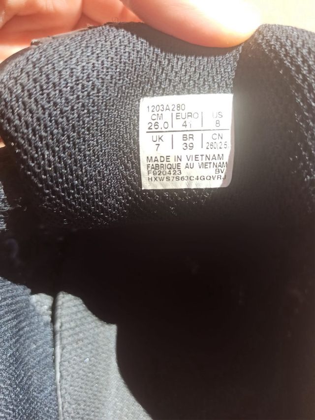 Zapatillas Asics Gel Negras y Plateadas