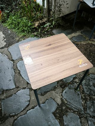 Pack mesa de terraza madera y sus sillas.