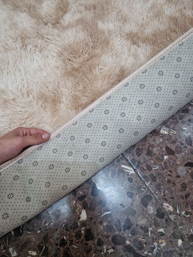 Alfombra beige suave