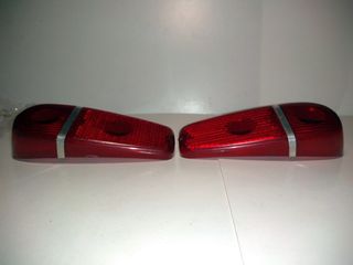 Lote 2 tulipas traseras SEAT 600 rojas