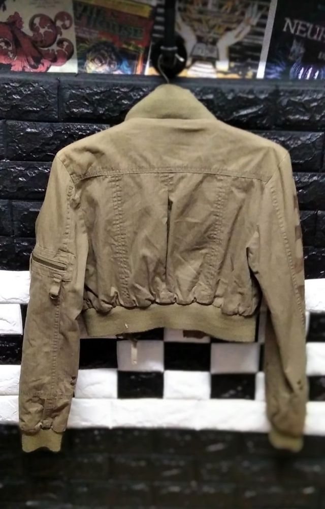 Chaqueta corta beige talla M