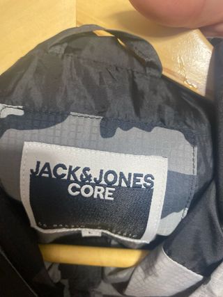 Cazadora Jack & Jones camuflaje