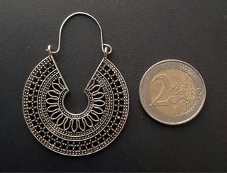 Pendientes plateados estilo medieval-hippie