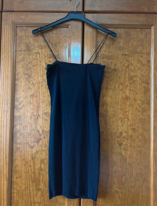 Vestido negro tirantes Pull and Bear