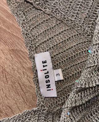 Top plateado de crochet con lentejuelas