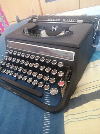 Máquina de escribir Hispano Olivetti Studio 46
