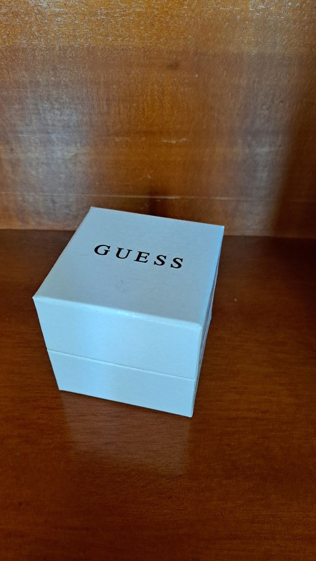 Pulsera Guess Corazón Dorado y Blanco