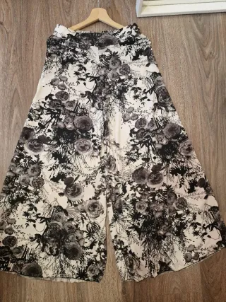 Pantalón ancho floral