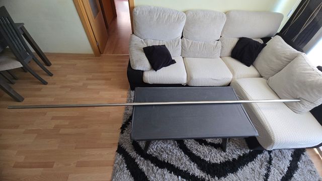 Barra de cortina metálica plateada