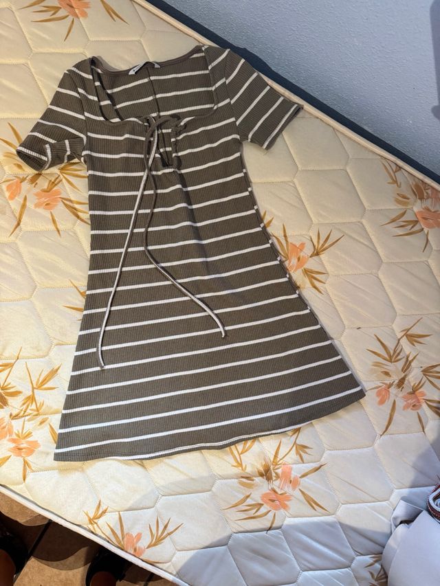 Vestido verde Stradivarius