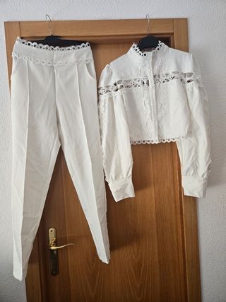Traje blanco con encaje