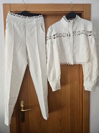 Traje blanco con encaje