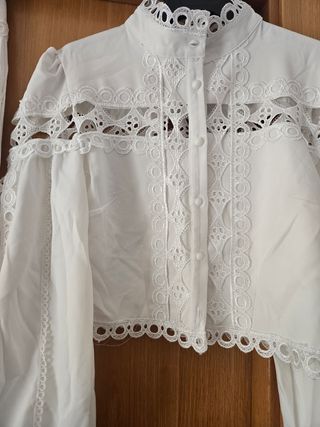 Traje blanco con encaje