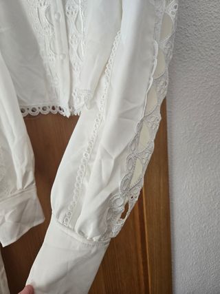 Traje blanco con encaje