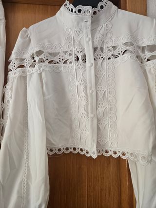 Traje blanco con encaje