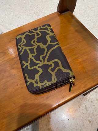 Cartera Marrón y Verde con Diseño