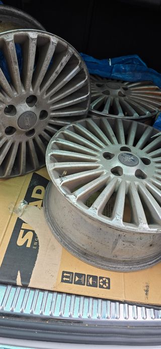 Llantas Ford c max 16"