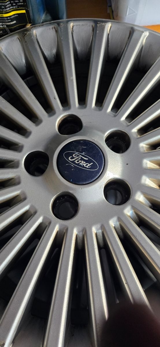 Llantas Ford c max 16"