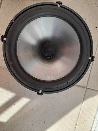 Altavoces JBL coche.