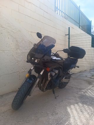 Yamaha FZS 600
