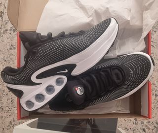 Nike Air Max DN Zapatillas Negras y Blancas