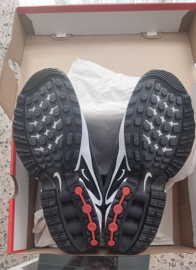 Nike Air Max DN Zapatillas Negras y Blancas.