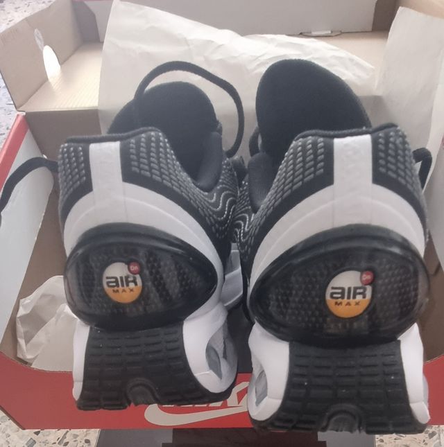 Nike Air Max DN Zapatillas Negras y Blancas.