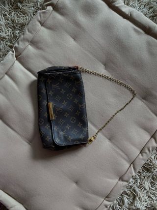 Bolso Louis Vuitton Clutch Cadena Dorada Marrón