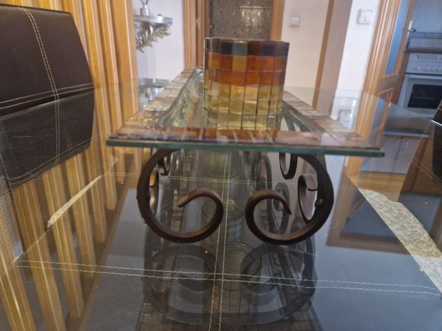 Centro de mesa con portavelas de cristal