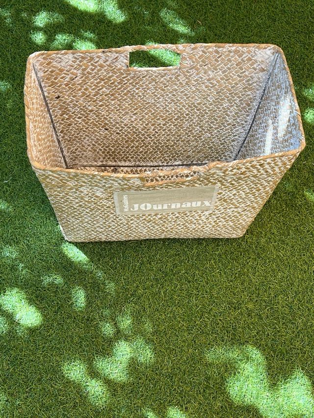 Revistero de mimbre y yute