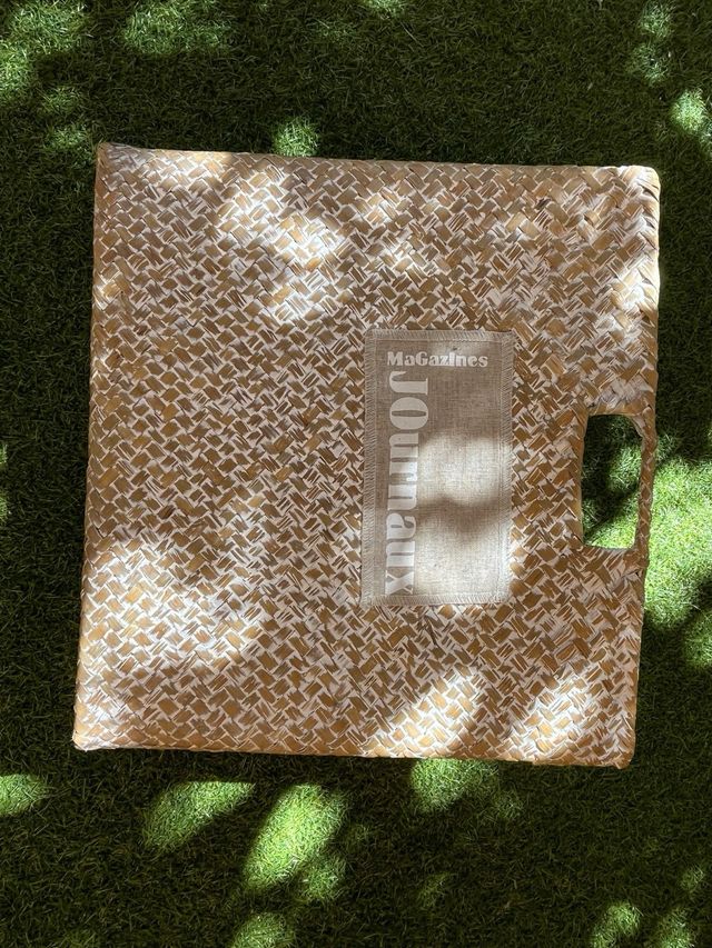 Revistero de mimbre y yute