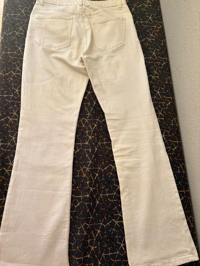 Pantalón vaquero blanco campana