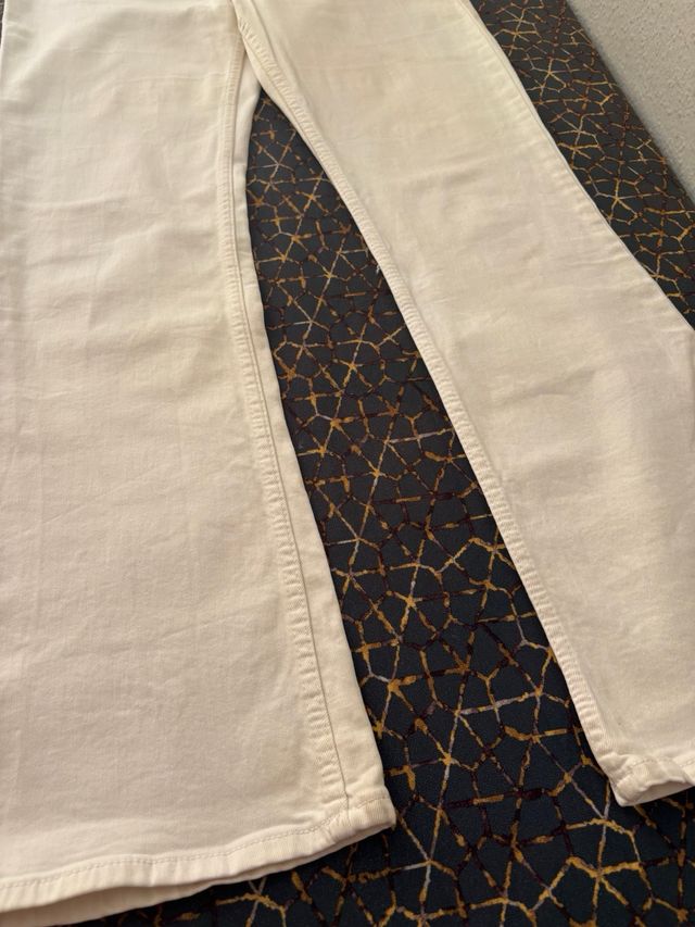 Pantalón vaquero blanco campana