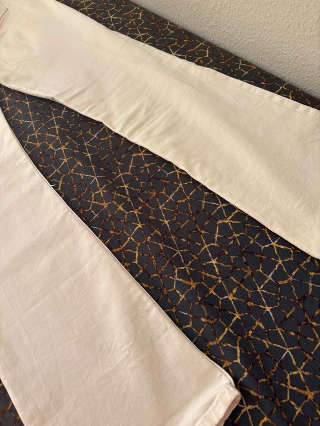 Pantalón vaquero blanco campana