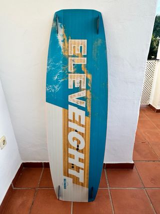 Tabla Kitesurf Eleveight V8 + Fijaciones Airgo V4