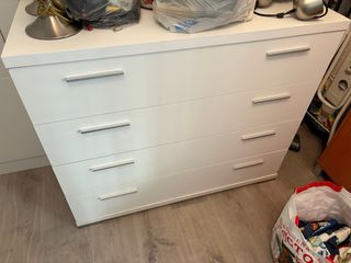 Moderna cómoda blanca