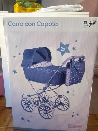 Carrito de bebé de juguete. Carro con Capota.