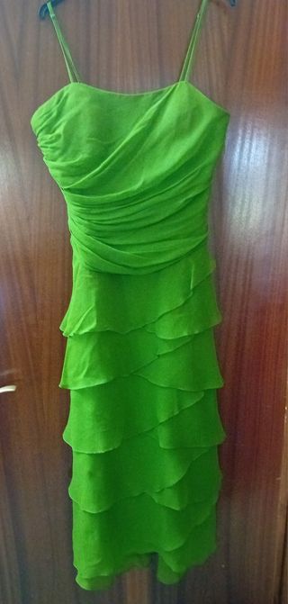 Vestido verde de fiesta midi. Usado solo una vez. 
