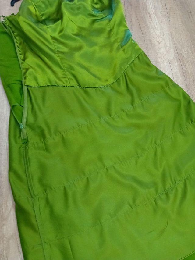 Vestido verde de fiesta midi. Usado solo una vez.