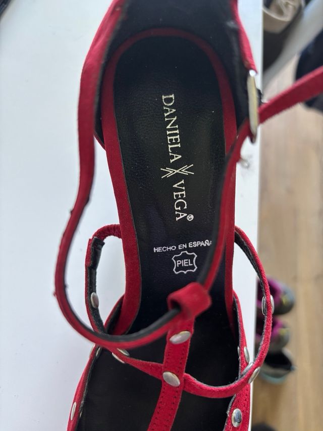 Zapatos de tacón Daniela Vega rojos