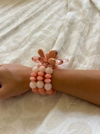Pulsera de flores rosa y naranja