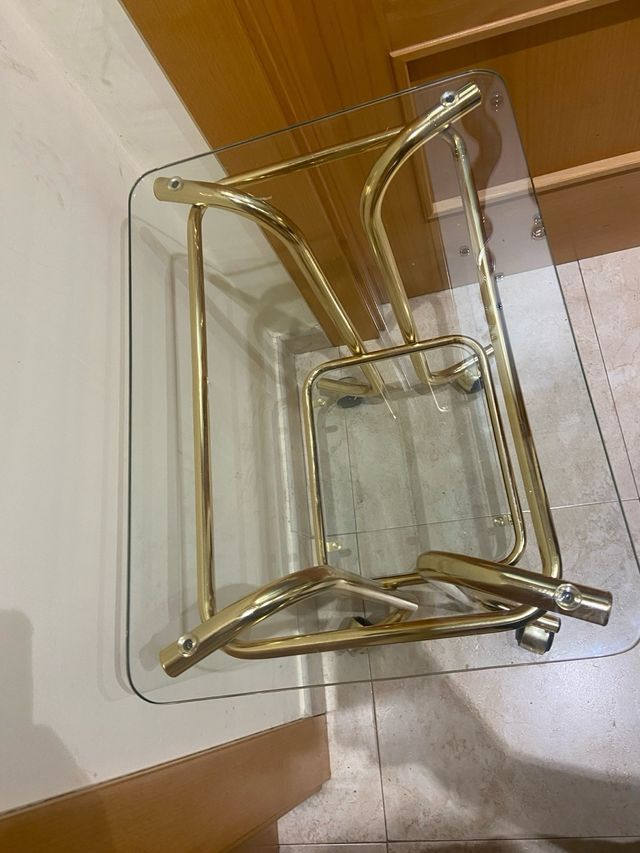 Mesa auxiliar cristal y metal dorado