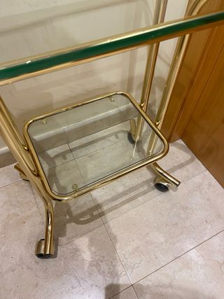 Mesa auxiliar cristal y metal dorado