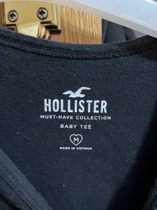 Top negro Hollister con cordones