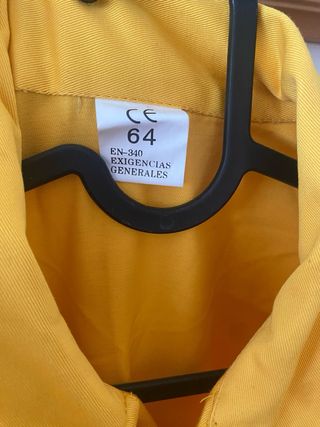 Mono de trabajo amarillo talla 64